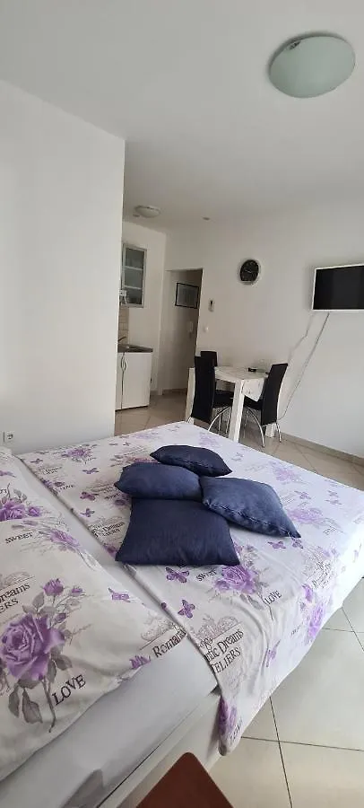 Apartman Scotti Каштела 0*,